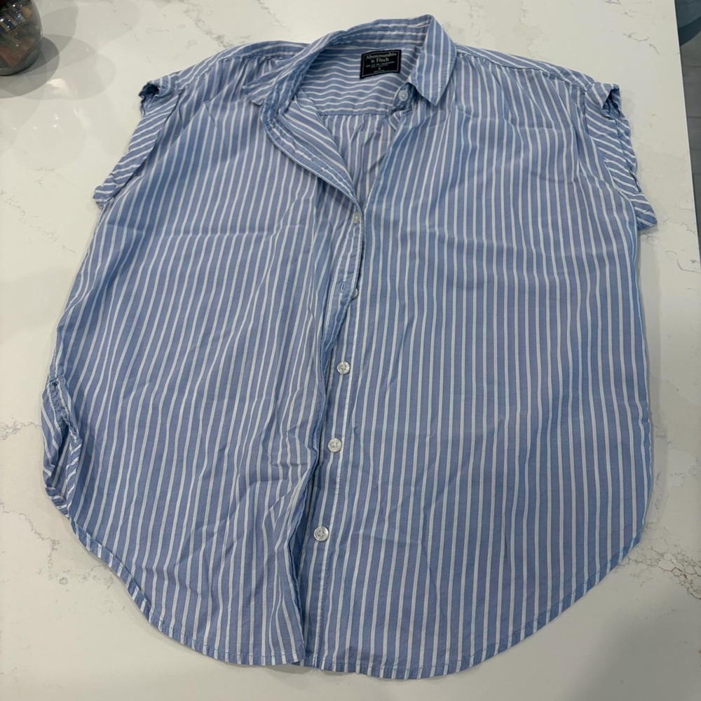 Abercrombie & Fitch Light Blue Striped Casual button down short sleeve Shirt